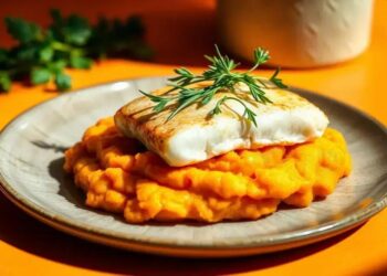 purê colorido de batata doce e abóbora com peixe assado