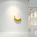 Visitante come banana de obra de arte avaliada em US$ 6,2 milhões
