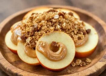 Fatias de maçã com pasta de amendoim