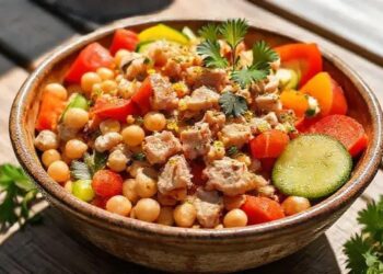 Salada de grão de bico com atum