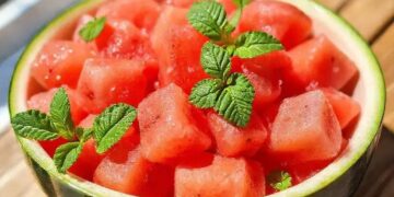 Melancia em cubos com hortelã fresca