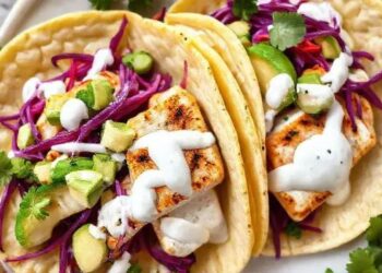 Tacos de peixe com repolho roxo